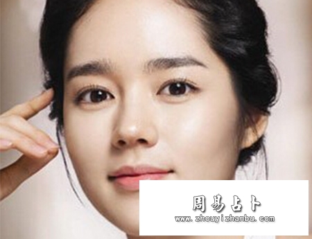 美人痣:嘴唇正下方