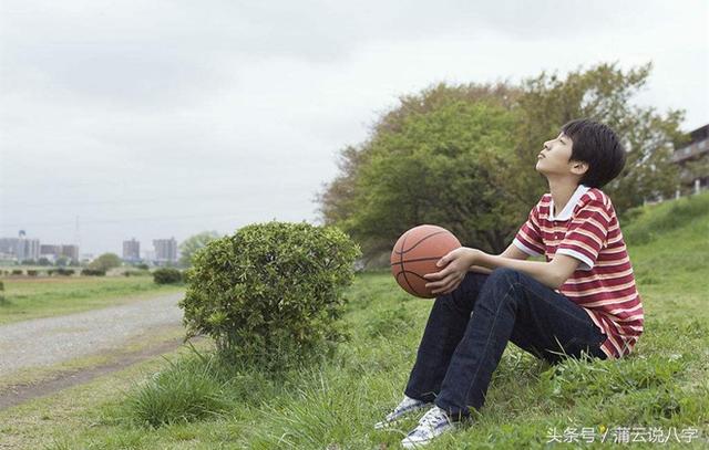 透出财官印，晚运较早运好的生肖