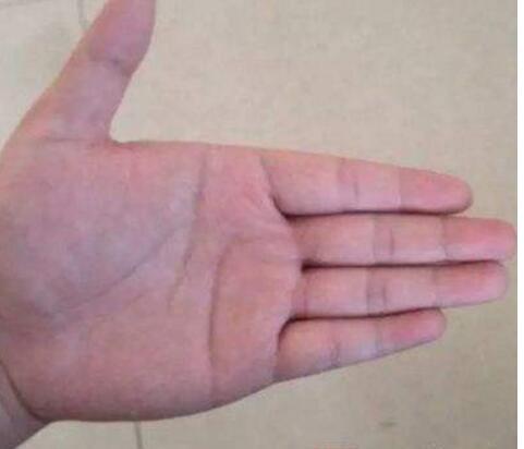 没有贵人相助，一生贫困，晚年凄惨的手相