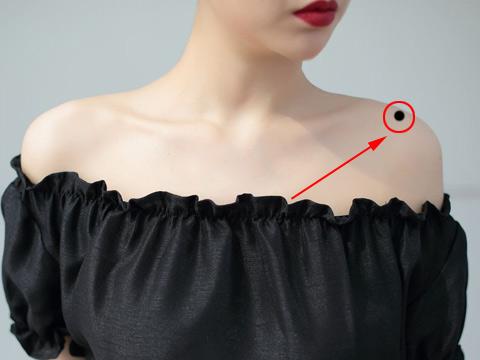 “好命痣”长在这3处，财运红得发紫的大人物！