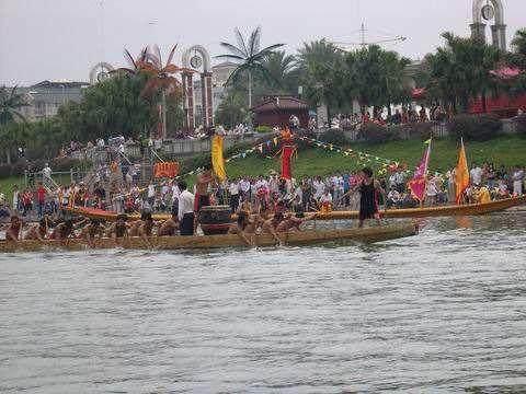 “端午节赛龙舟”民俗活动