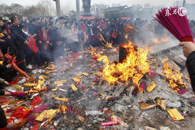 八字看你事业财运，感情运，健康运，还有今年下半年顺利吗