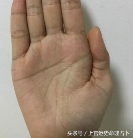 “小指过三关，不愁吃喝穿”，注定富贵多金，富得流油的手相